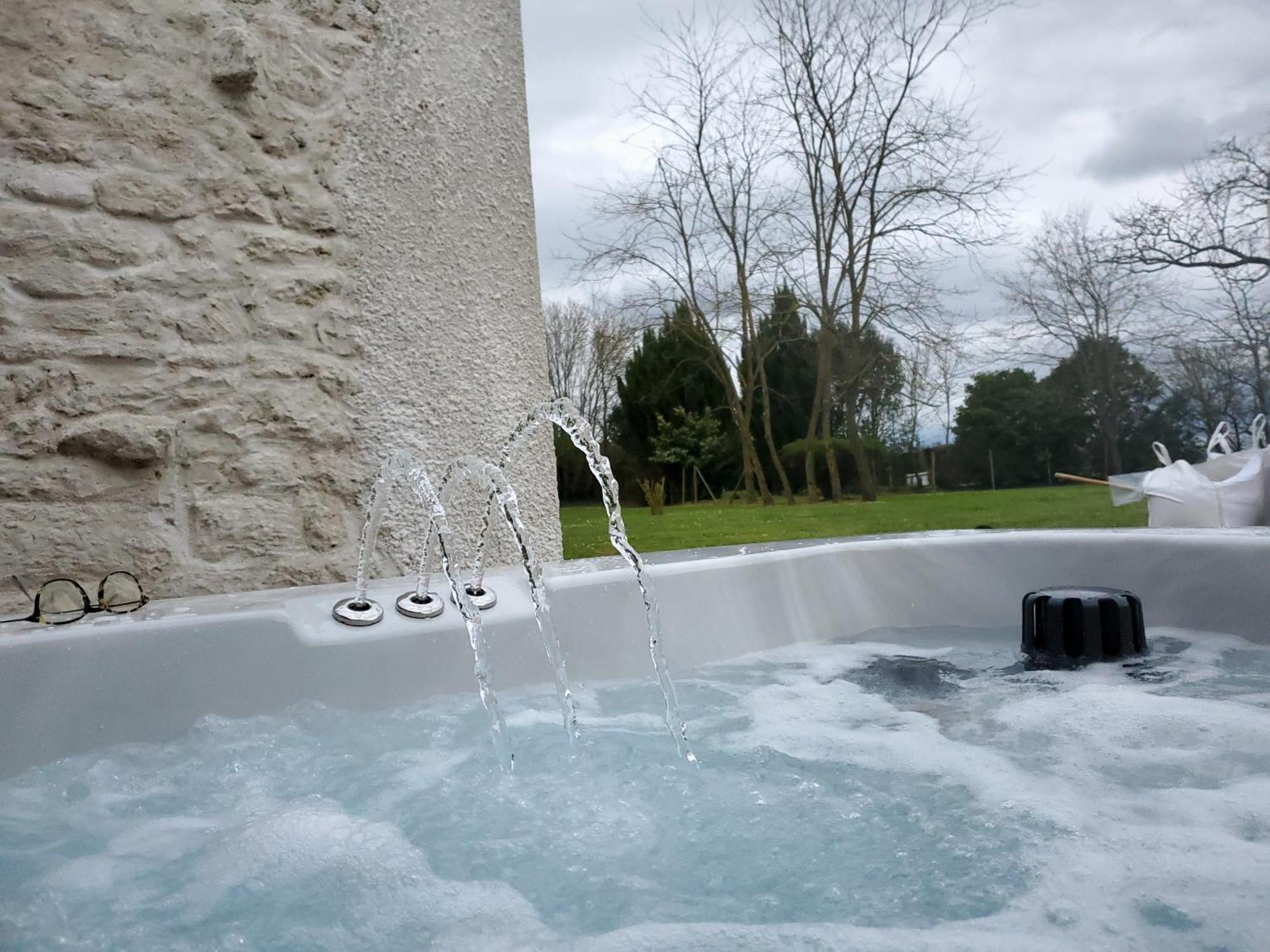 Bed and Breakfast Domaine De La Gemoliere Gémozac Exterior foto